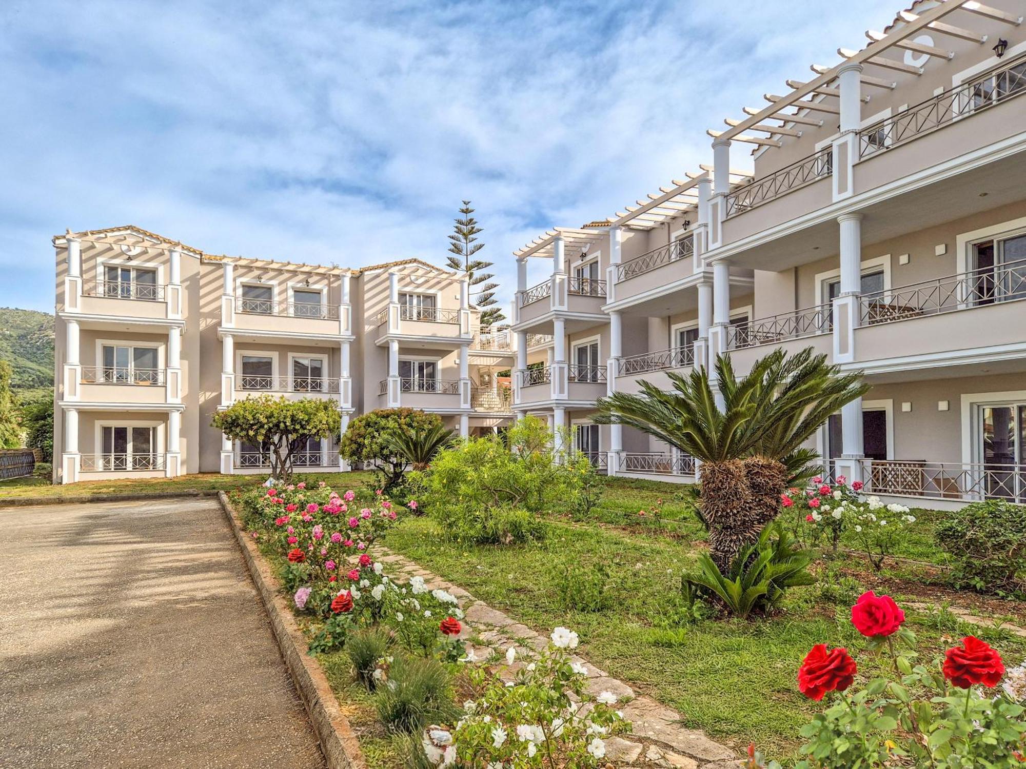 Thinalos Aparthotel Ахараві Екстер'єр фото
